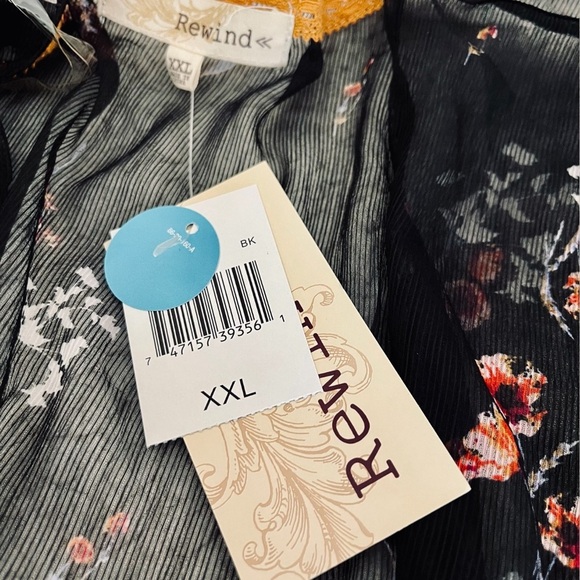 Lightweight and flowing bathing suit cover up - Picture 3 of 3